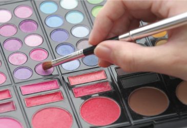 メイクアップアーティストスクール